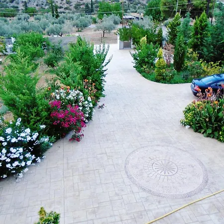 Holiday home Villa Georgia With Pool Athikia