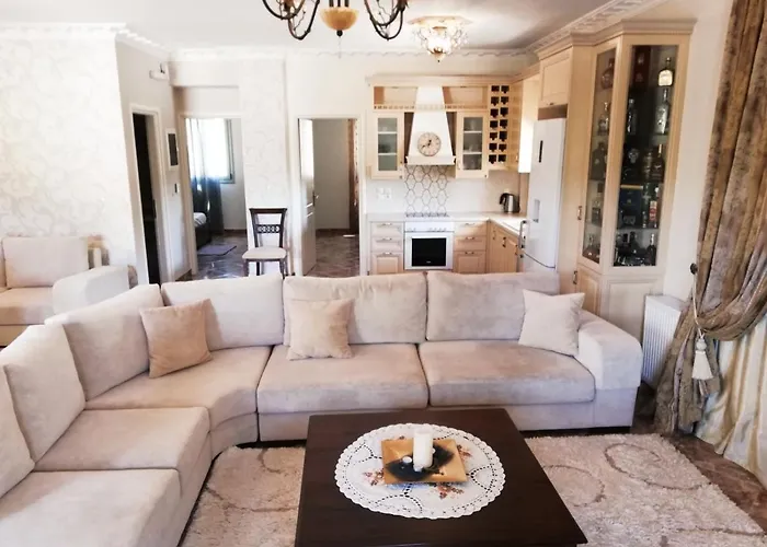 Villa Georgia With Pool Semesterbostad Athíkia