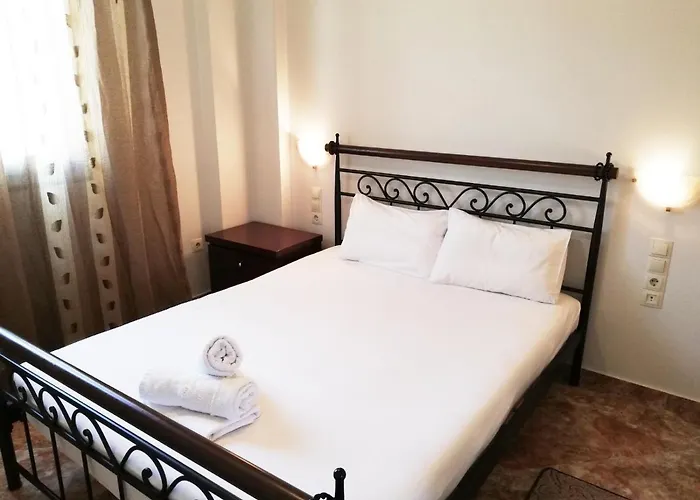 Georgia With Pool Athíkia