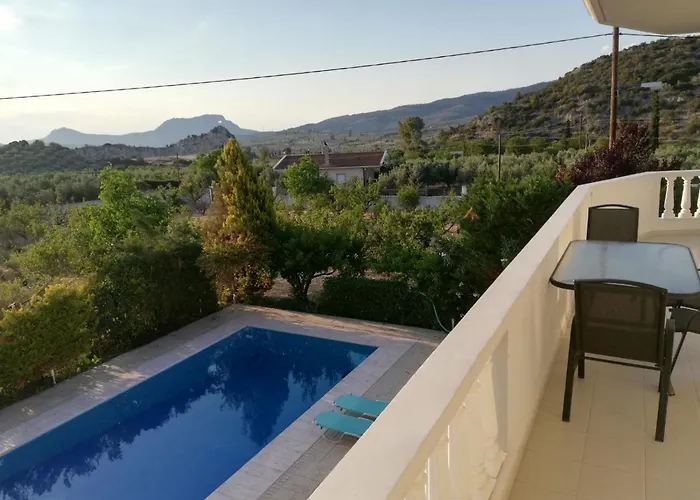 Georgia With Pool Athíkia