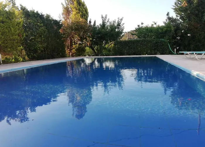 Semesterbostad Villa Georgia With Pool Athíkia