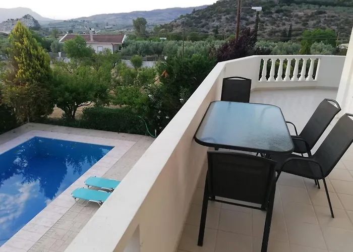 Villa Georgia With Pool Semesterbostad