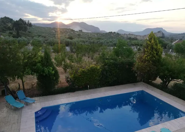 Georgia With Pool 펜션 Athíkia