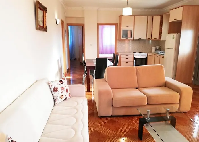 Villa Georgia With Pool Semesterbostad *