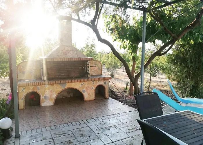 Villa Georgia With Pool Semesterbostad