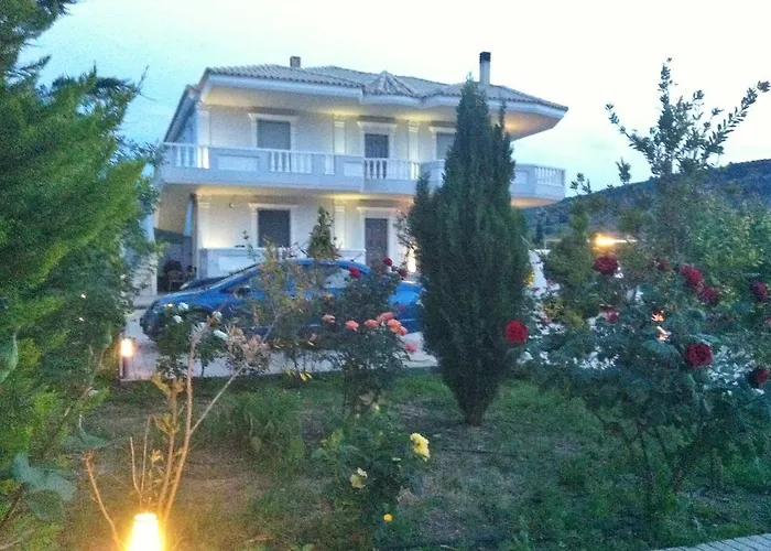 Villa Georgia With Pool Athíkia