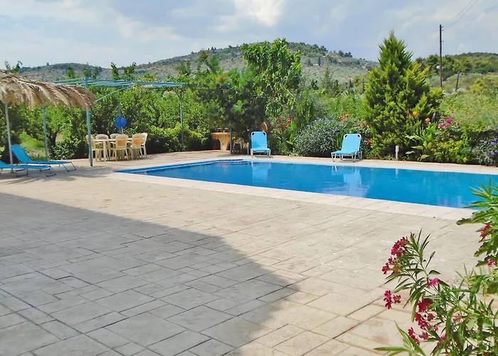 Semesterbostad Villa Georgia With Pool Athíkia