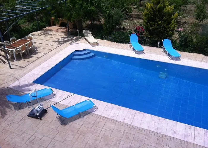 Semesterbostad Villa Georgia With Pool Athíkia