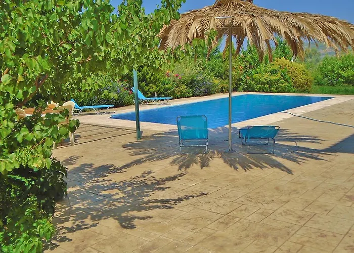 Villa Georgia With Pool Athíkia